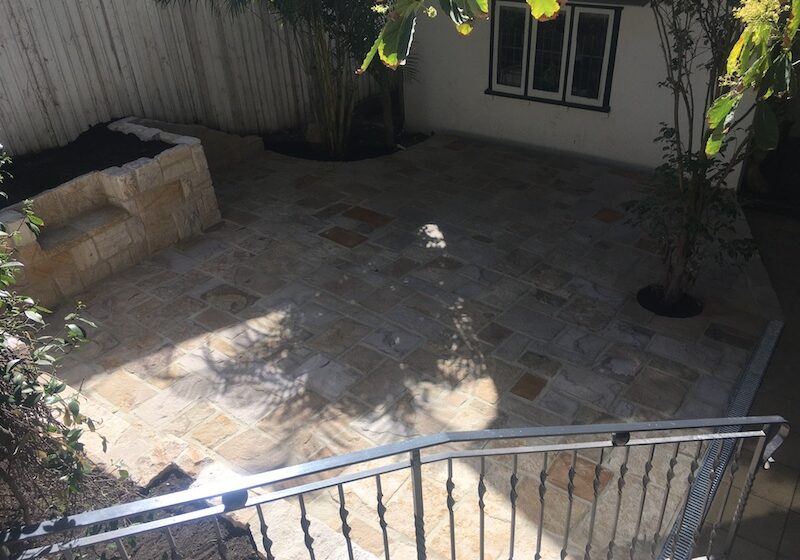 flagging and ballast bieng laid 800pix Australian random sandstone flagging in a random square pattern bieng laid