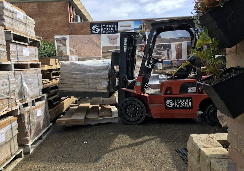 flagging pallet of flagging on fork in yard ready to go 800pix flagging in yard in Brookvale