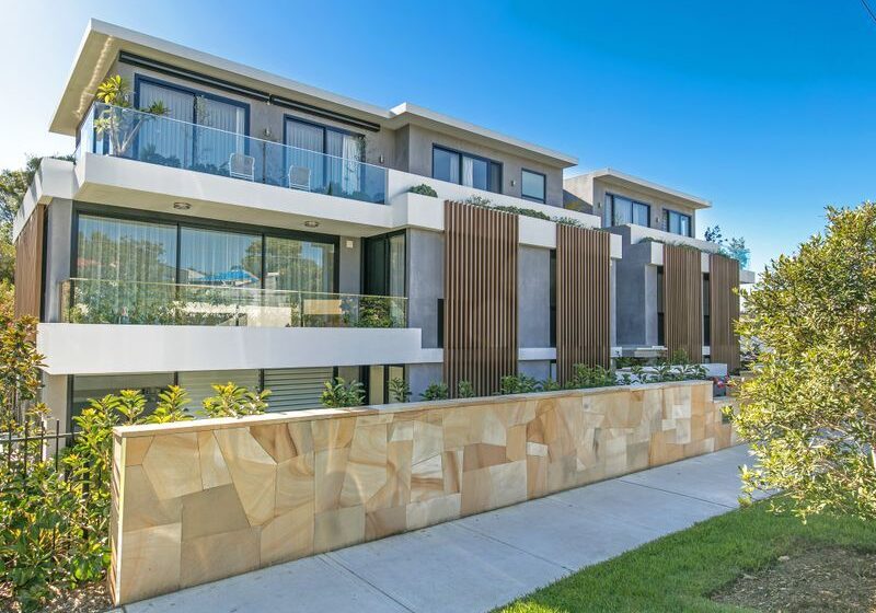 polygonal sawnstone walls from 50mm slabs